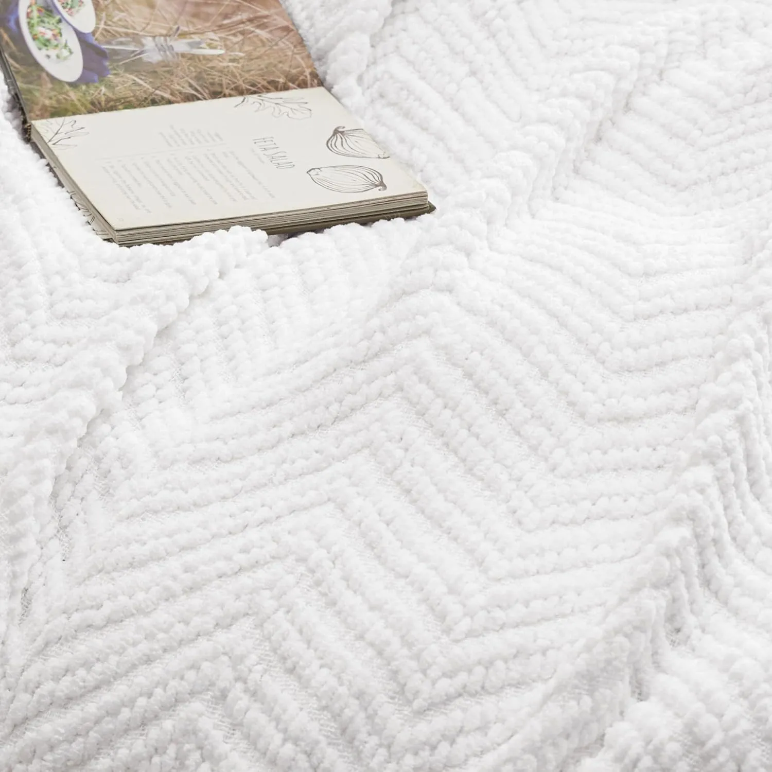 Bedsure White Throw Blankets for Couch - Textured Chunky Knit Woven Chenille Blanket - Super Soft, Warm Decorative Boho Throw with Tassels for Bed, Sofa and Living Room Decor, 50x60 Inches