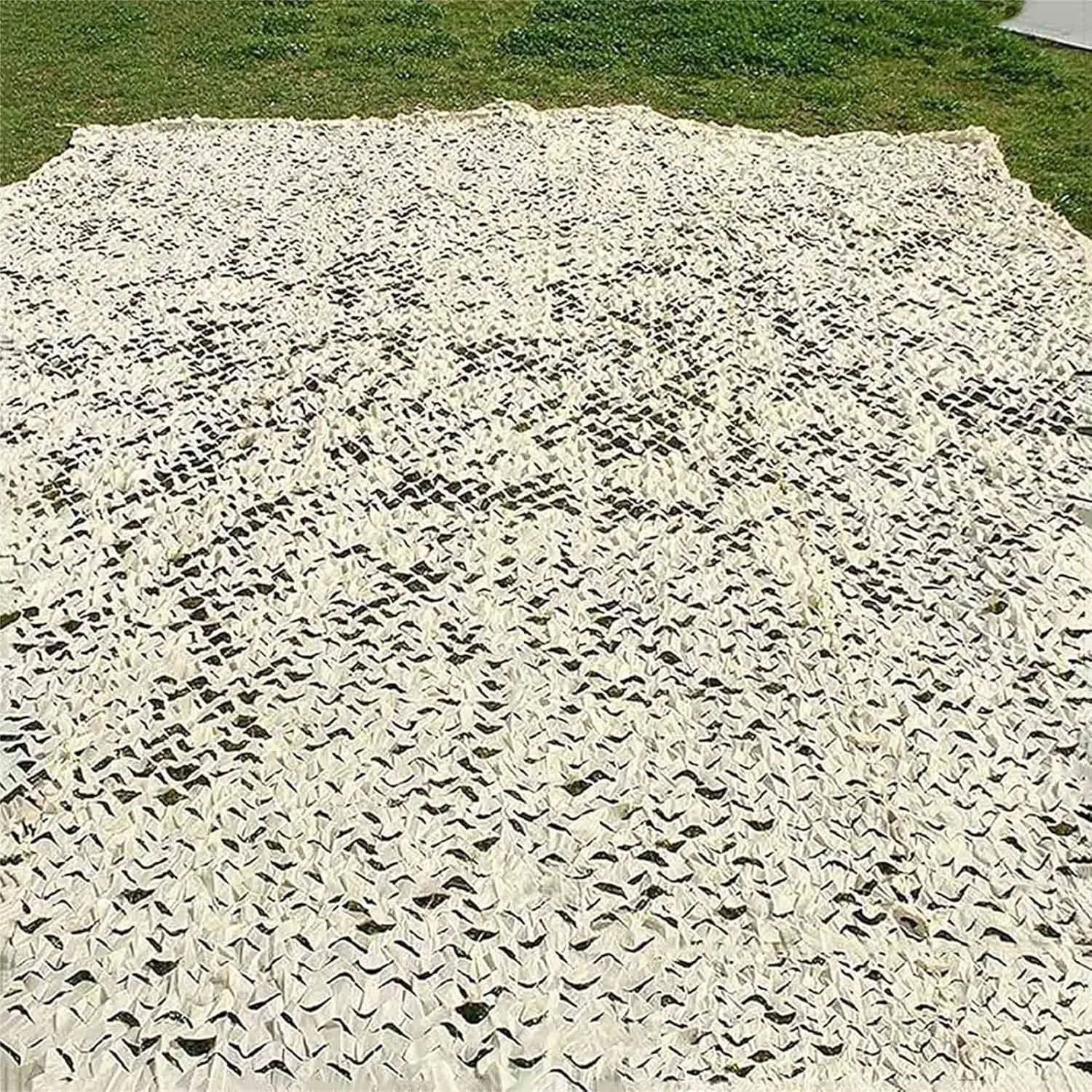 Camouflage net, beige camo net,outdoor sunscreen net,Oxford cloth material,can be used for children's room decoration,car sunshade,theme bar,car cover,garage tent,bedroom,beige-1.5x4m(4.9x13.1ft)