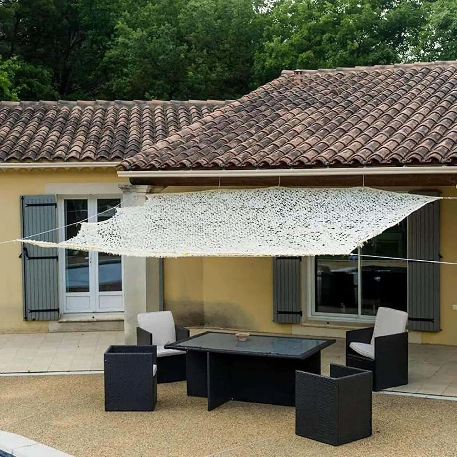 Camouflage net, beige camo net,outdoor sunscreen net,Oxford cloth material,can be used for children's room decoration,car sunshade,theme bar,car cover,garage tent,bedroom,beige-1.5x4m(4.9x13.1ft)