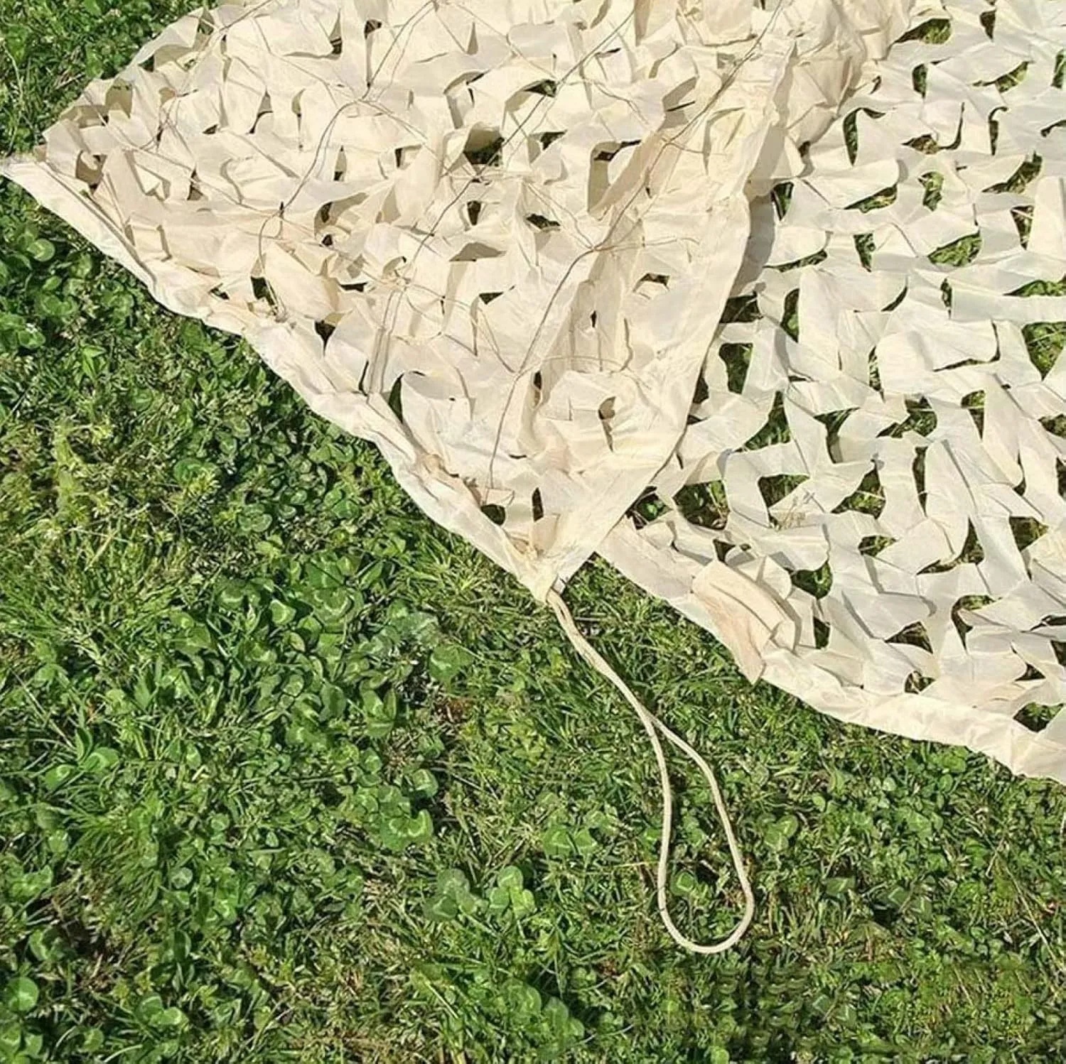 Camouflage net, beige camo net,outdoor sunscreen net,Oxford cloth material,can be used for children's room decoration,car sunshade,theme bar,car cover,garage tent,bedroom,beige-1.5x4m(4.9x13.1ft)