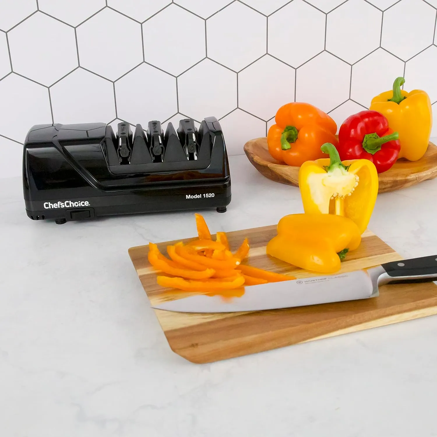 Chef’sChoice Professional Electric Knife Sharpeners AngleSelect for 15- and 20-Degree Straight-Edge and Serrated Knives with Diamond Abrasives & Precision Angle Control, 2-Stage, Black