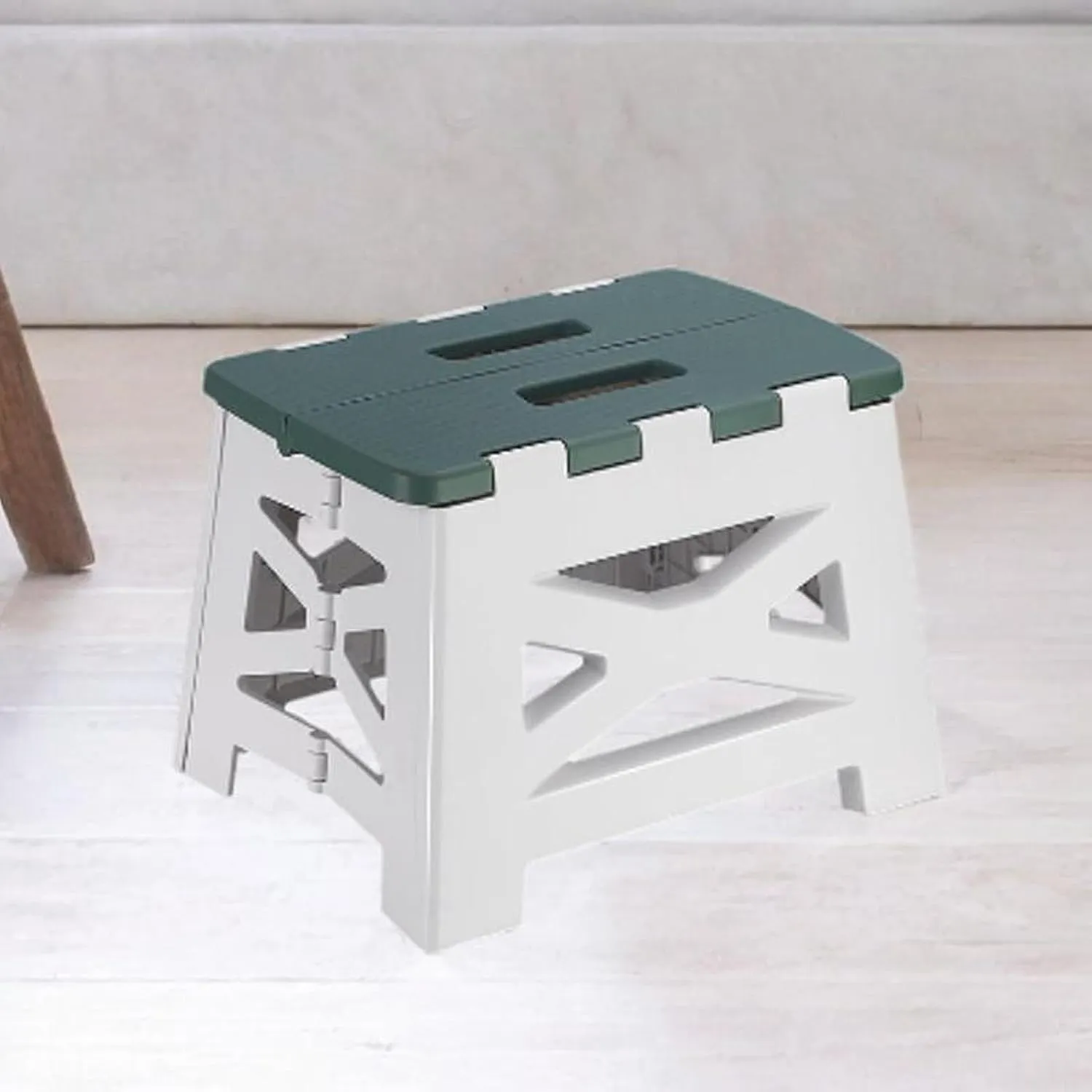 Folding Step Stool Foldable Stool Outside Versatile Camping Chair Outdoor Foldable Stool for BBQ Living Room Picnic