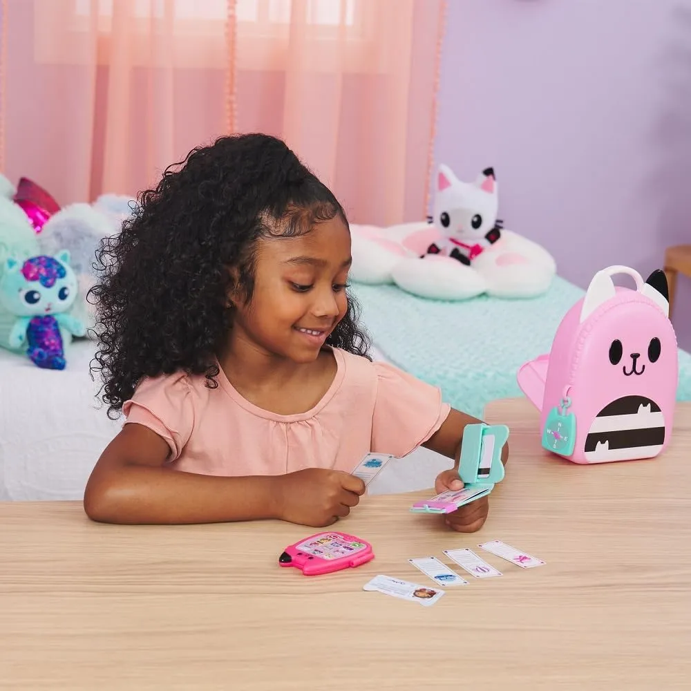 Gabby's Dollhouse, Gabby Girl On-The-Go Travel Set, Pretend Play Travel Toys, Toy Passport, Toy Phone and Compass Charm, Kids Toys for Girls & Boys 3 