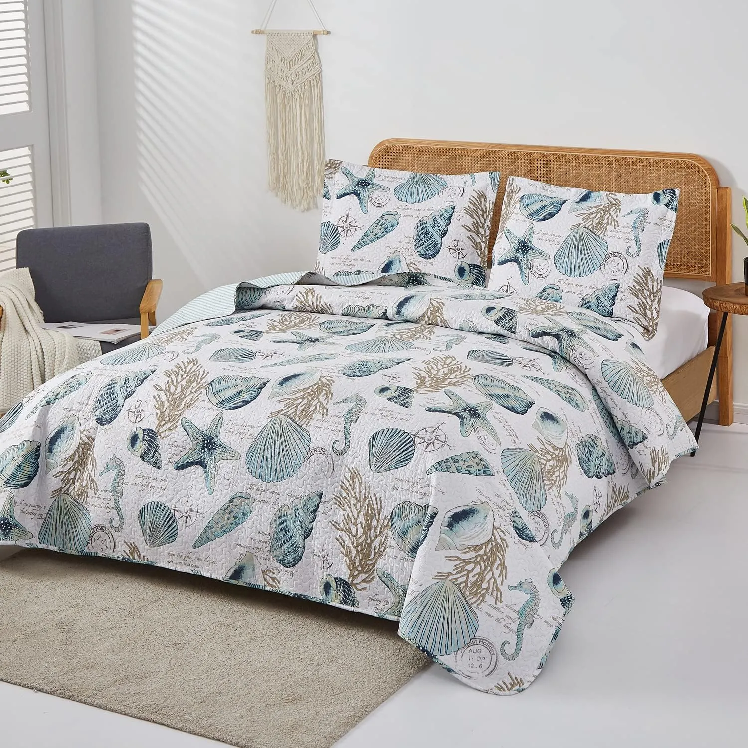 Jarson Summer Beach Bedspreads Set Seashell Conch Coverlet Sets King Size,3Pcs Lightweight Coastal Quilts Starfish Seahorse Seaweed Printed Bedding Pillow Shams