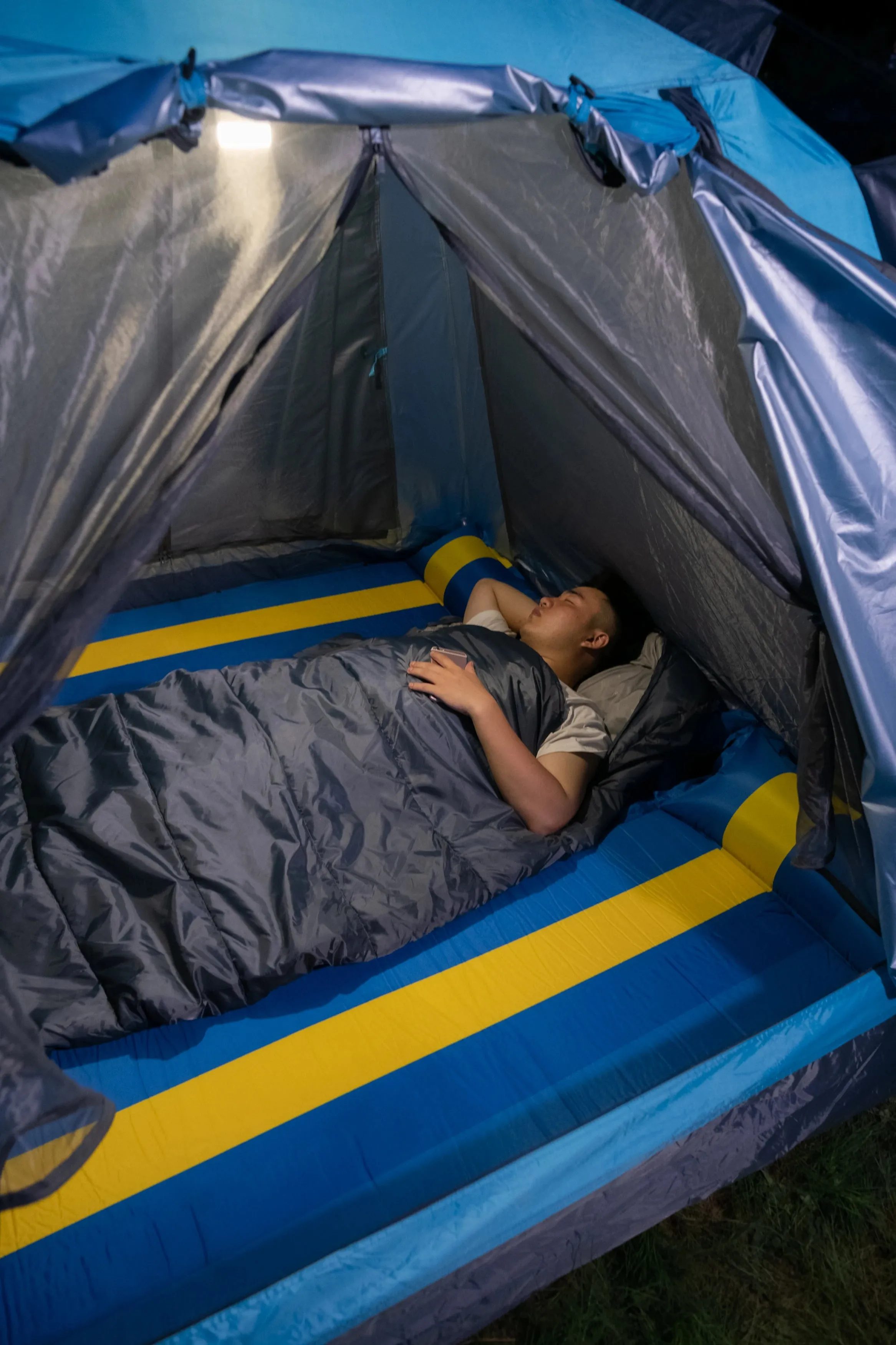 Large Lightweight 3-Season Camping Sleeping Bag - Spacious and Long for Adults, Ideal for Hiking and Fishing