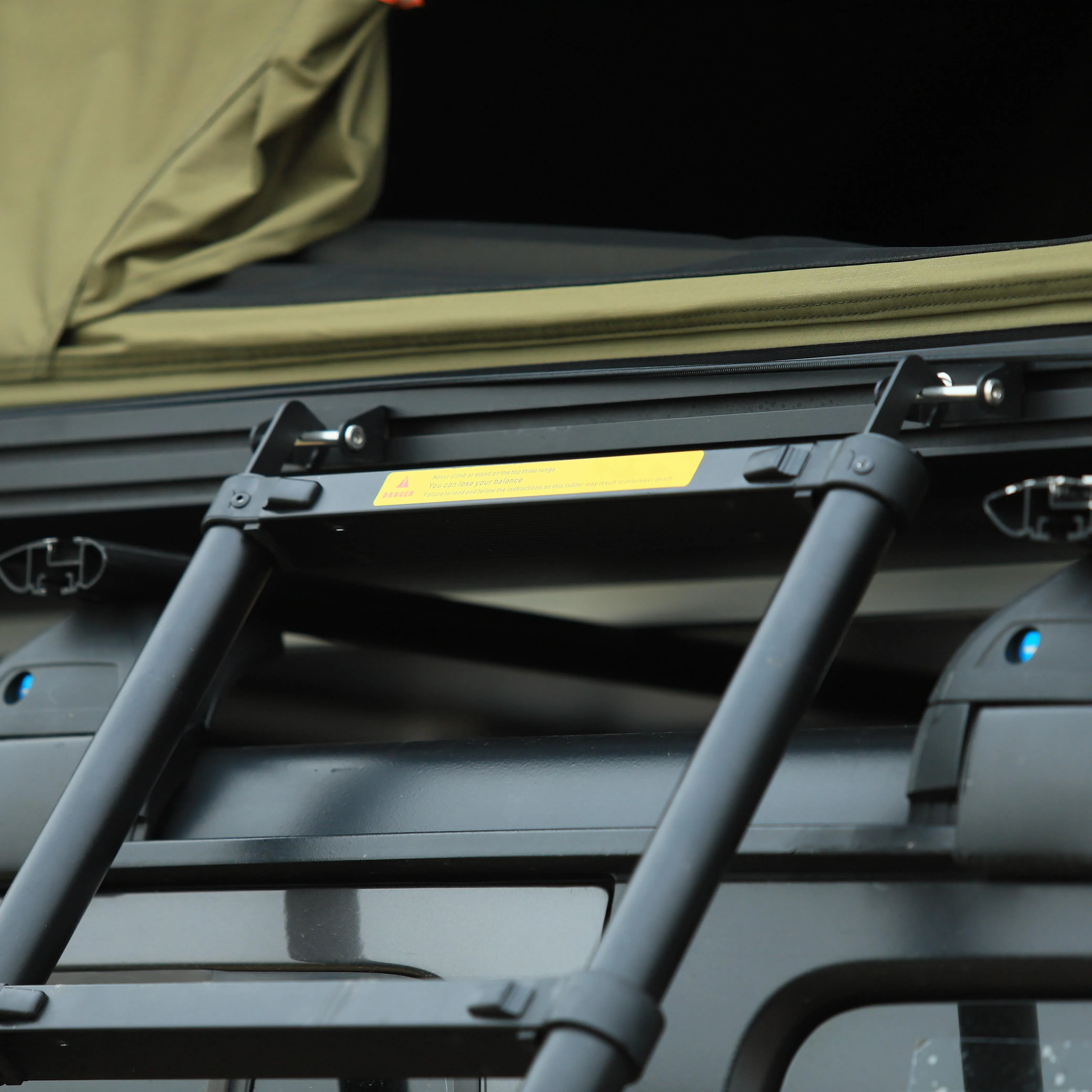 Naturnest Polaris 2 Triangle rooftop tent