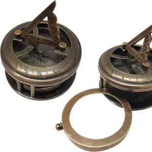 Nautical Retro Style Brass Compass Vintage Sundial Pocket Compass Handmade Antique Decor Gift for Home Office Collectible Maritime Navigation Tool