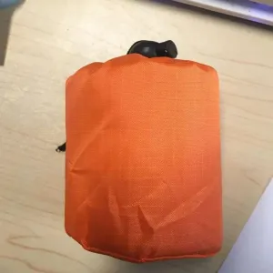 Outdoor Life Emergency Sleeping Bag Warm Warm Waterproof Polyester Film Emergency Emergency Blanket Camping Survival Equipment