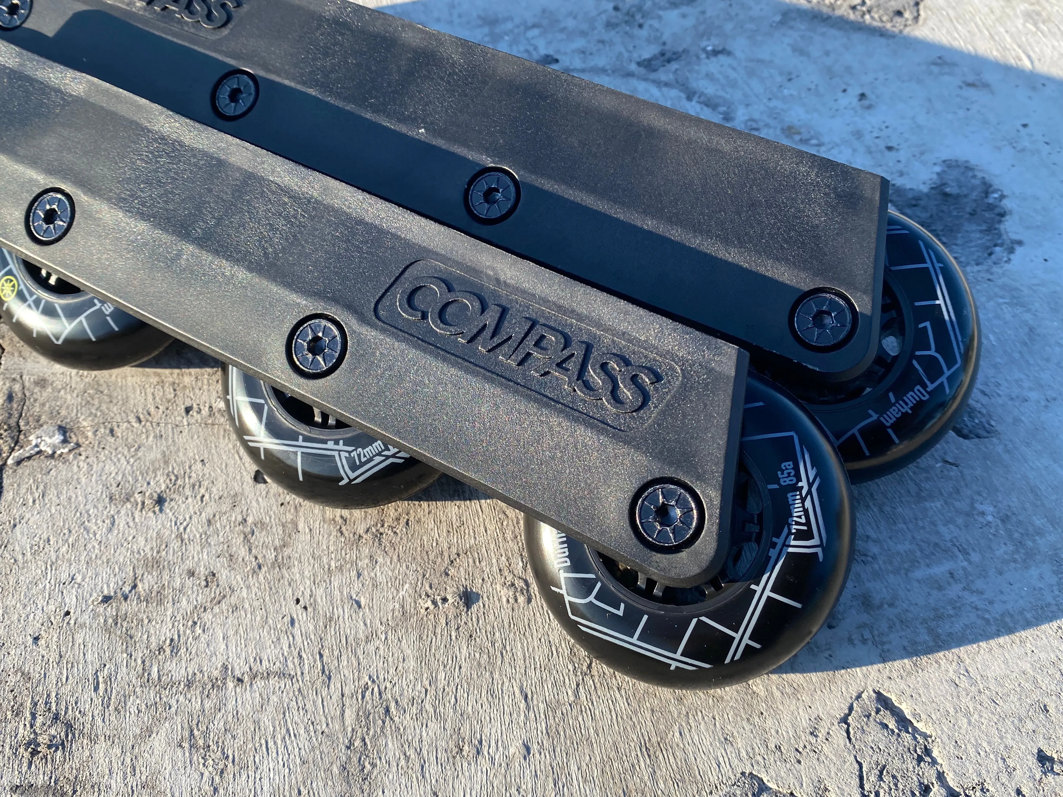 Ready to Roll - COMPASS - Blue Ridge - 72mm - Black